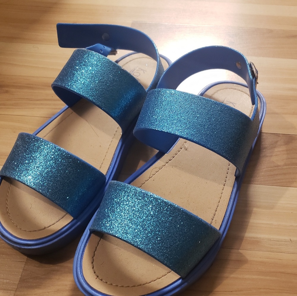 Pair of woman 's sandals
